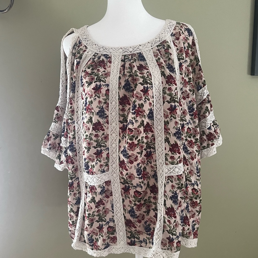 Anthropologie - Floral Lace Trim Women's Top